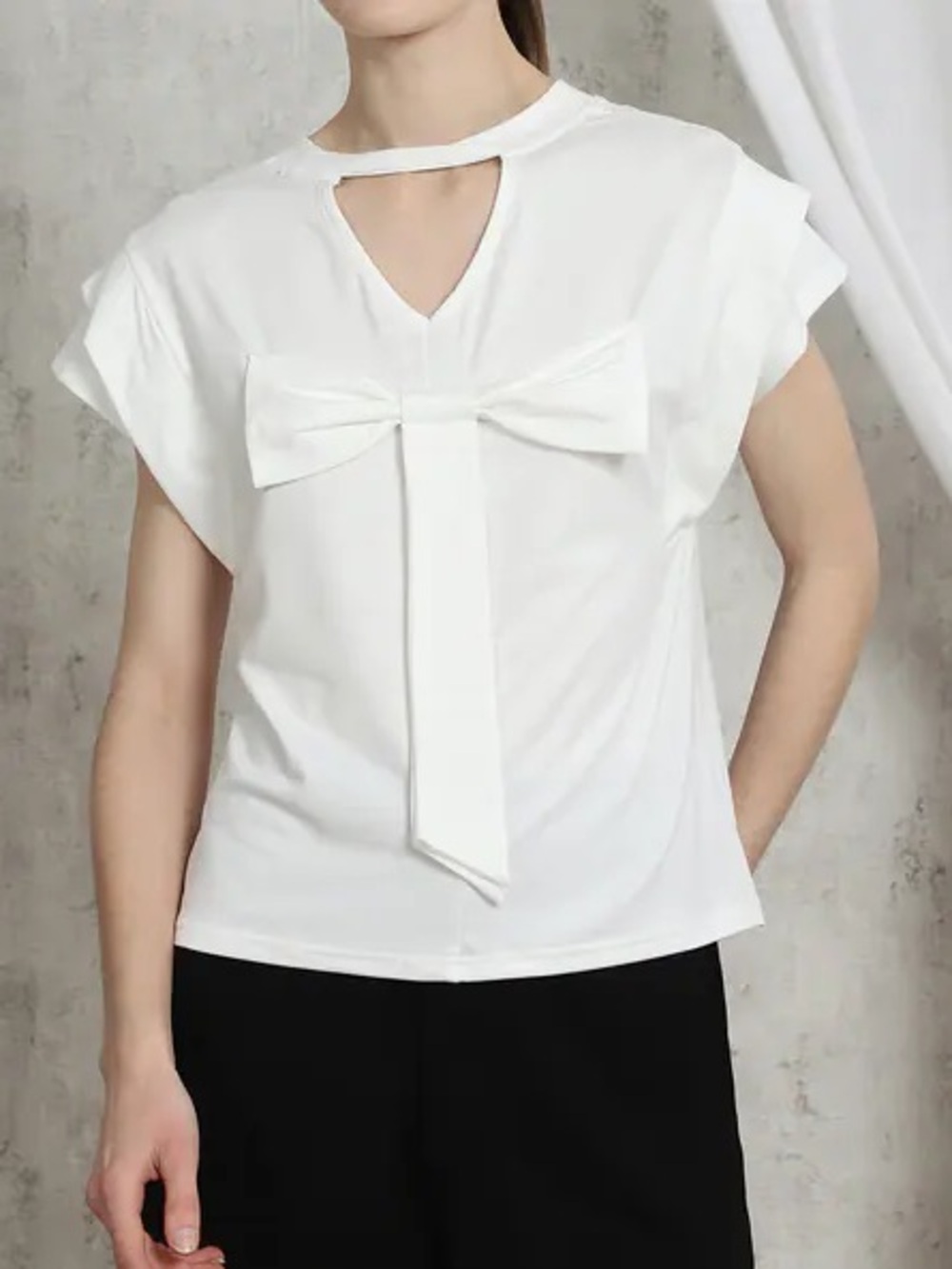 SHEIN White Bow-Front Short Sleeve Keyhole Top